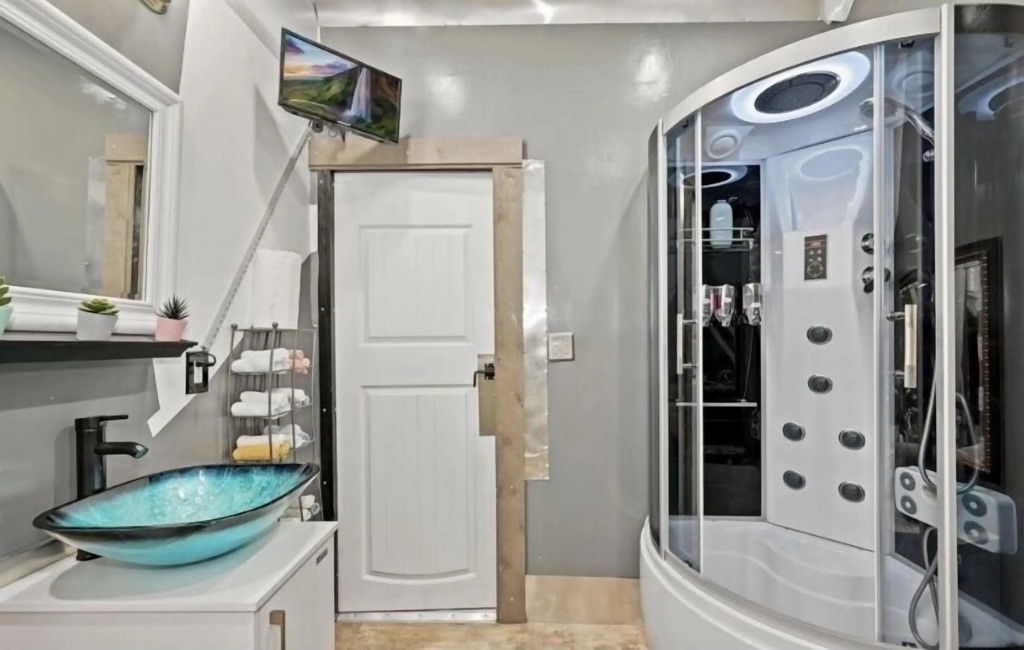 Stylish 4 bedroom home near Philadelphia