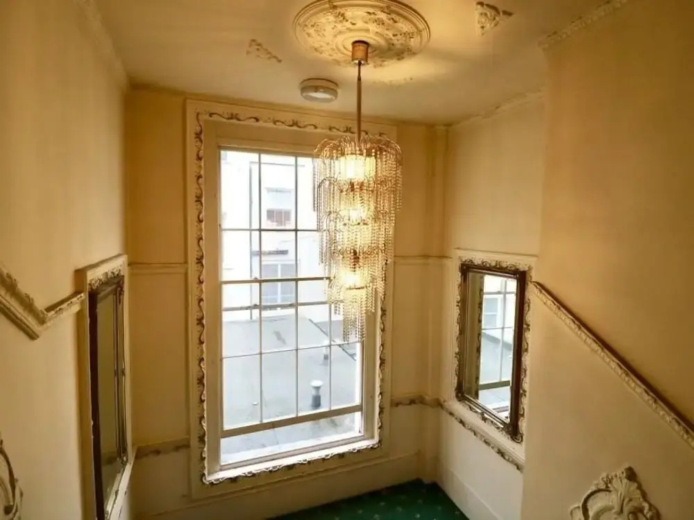 HFS Studio Next To Hydepark L12