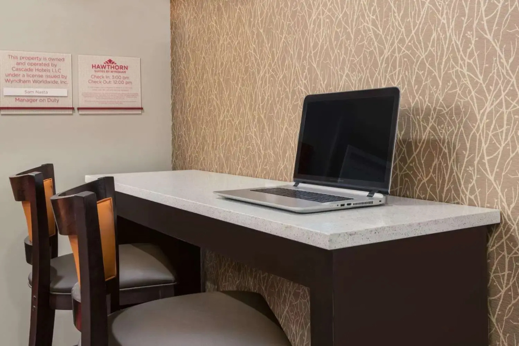 Hawthorn Suites by Wyndham Louisville North