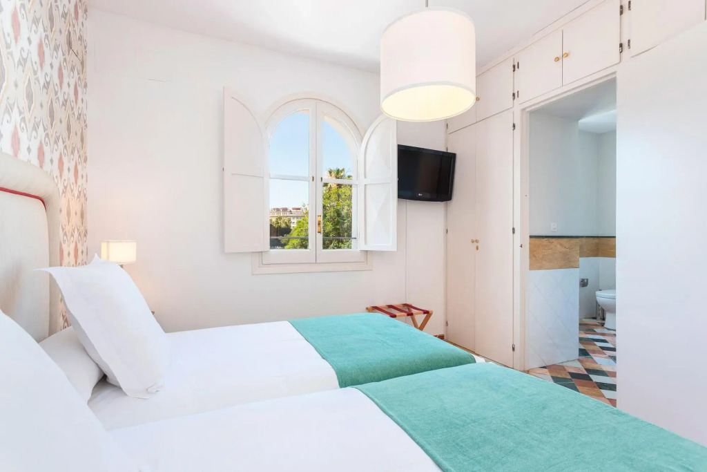Traditional Sevillian House 6 BD and private terrace. Campamento