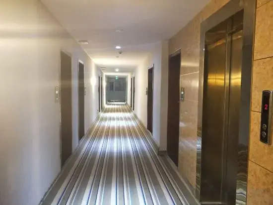 Super 8 Hotel (Linyi Wuyue Plaza, Dongxing Road, Airport)