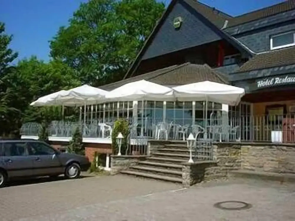 Hotel Restaurant Zum Jägerheim mit Innenpool