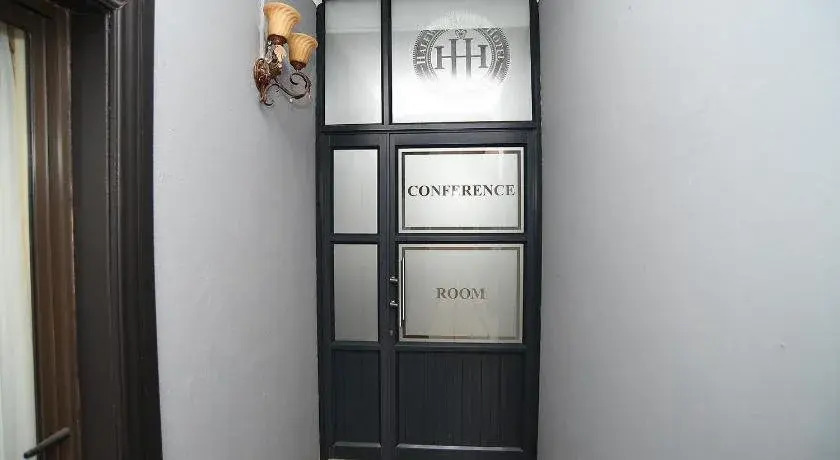 Halfway House Hotel