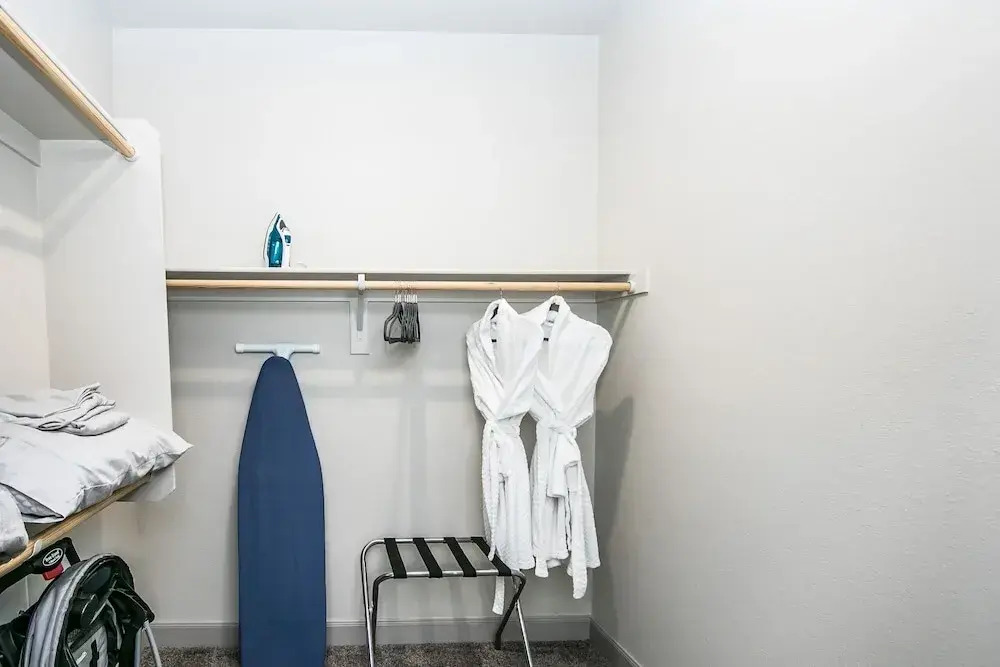 Rooftop Pool, Views, Close to Shops & Dining C4427