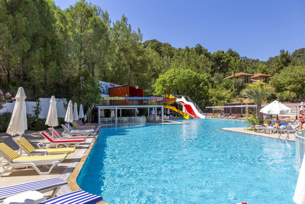 Voxx Resort