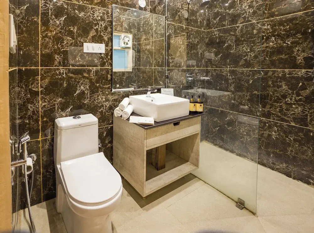 Alaya Stays Luuma Luxury Villa - Hillside 5-BHK Villa Amidst Pines With Garden, Balcony & Lounge