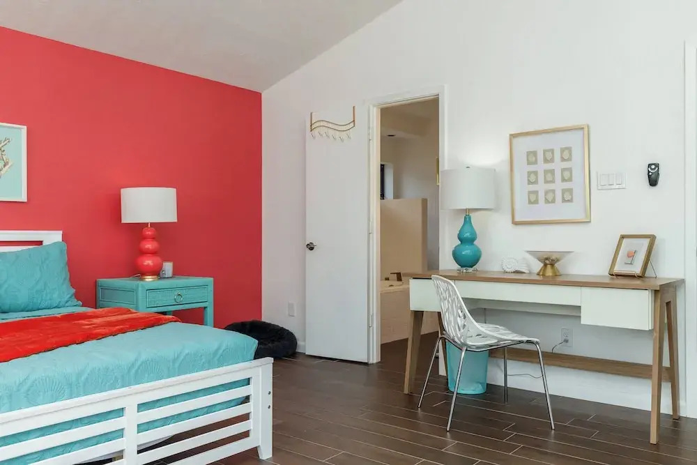 Stylish 3 Bedroom Pool Pets Sleeps 10