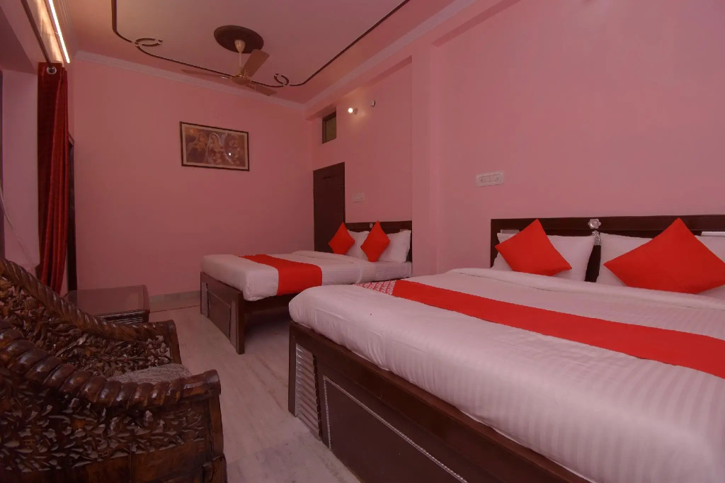 OYO 37375 Hotel Govindam Palaza