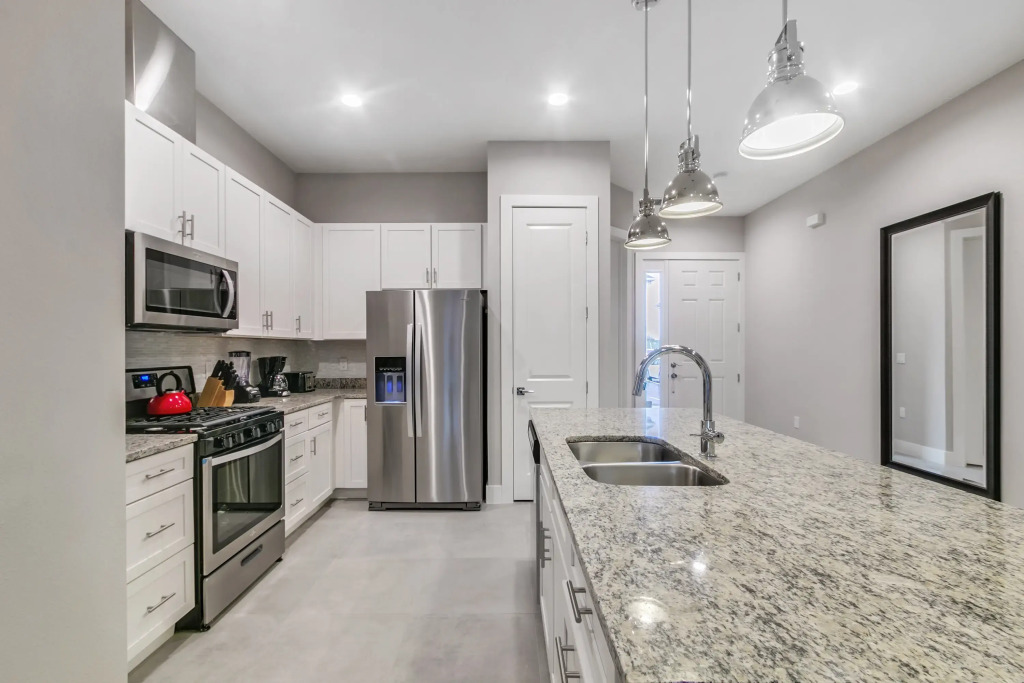 4 Bedrooms 45 Bathrooms Summerville 7588 Sd