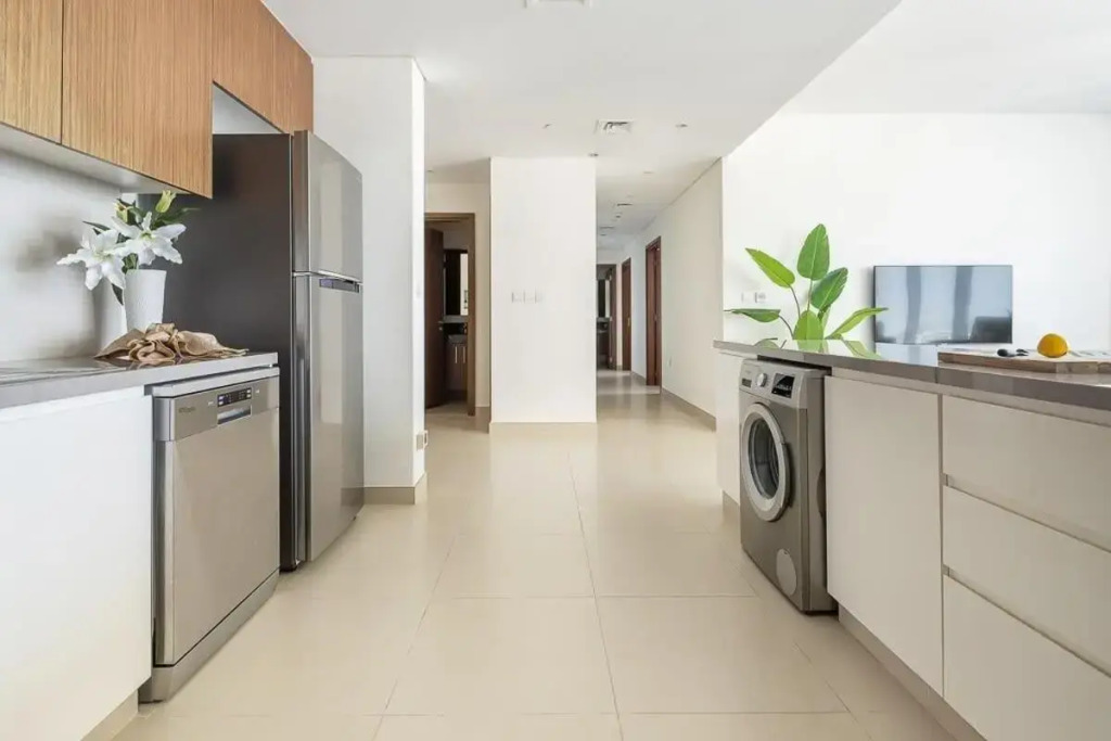 Frank Porter - 5242 Emaar T1