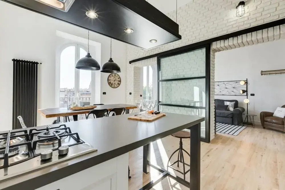Large & Stylish 3 bed Flat in Excellent Location