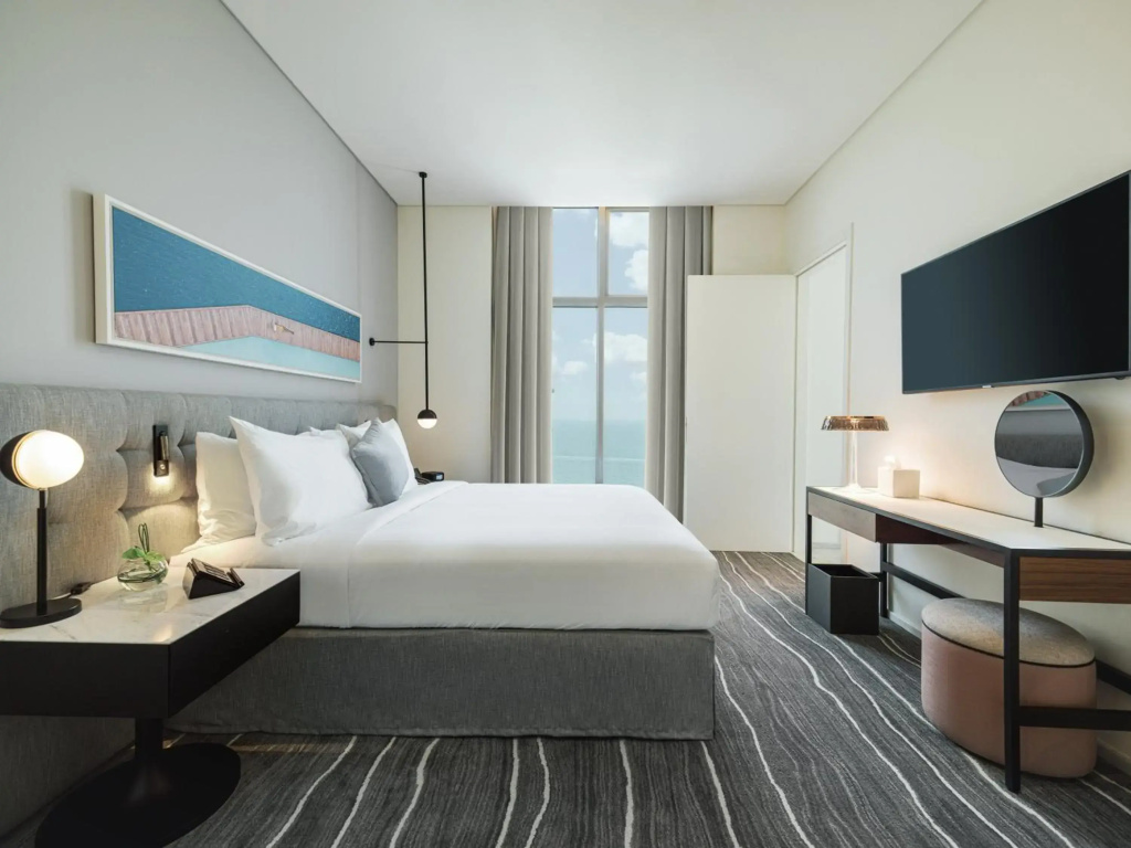 Th8 Palm Dubai Beach Resort, Vignette Collection by IHG