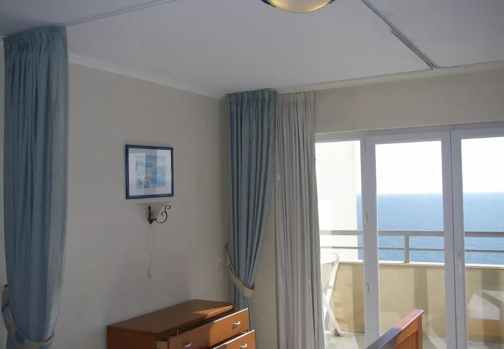 Beautiful Apt sea View IV by Rental4all