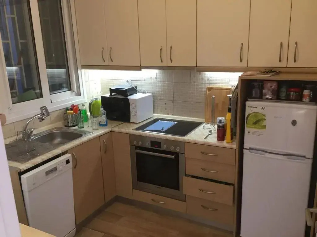 Spacious & Sunny Kolonaki Apt 5 mins metro/ACx3/1.5 BT