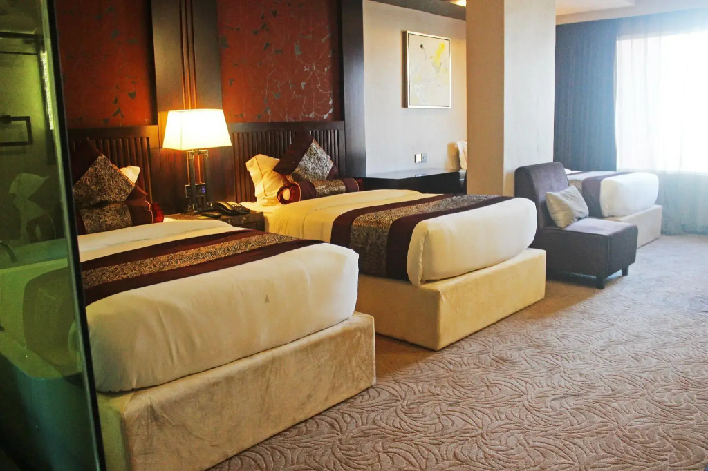 Royale Signature Hotel