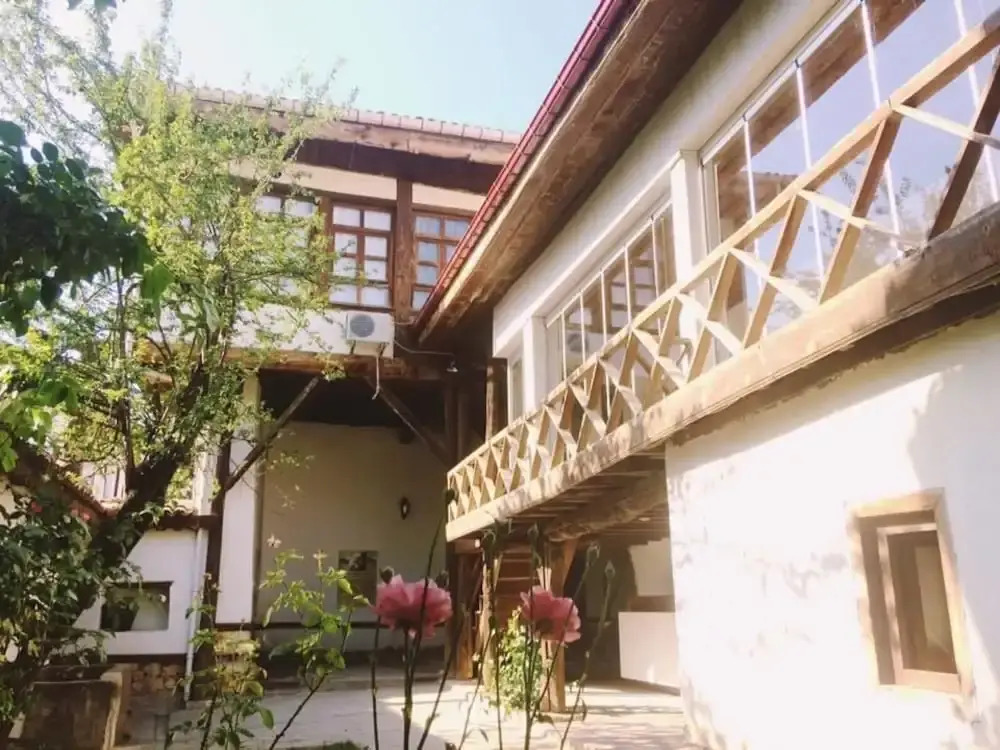 Yalvac Konaklari