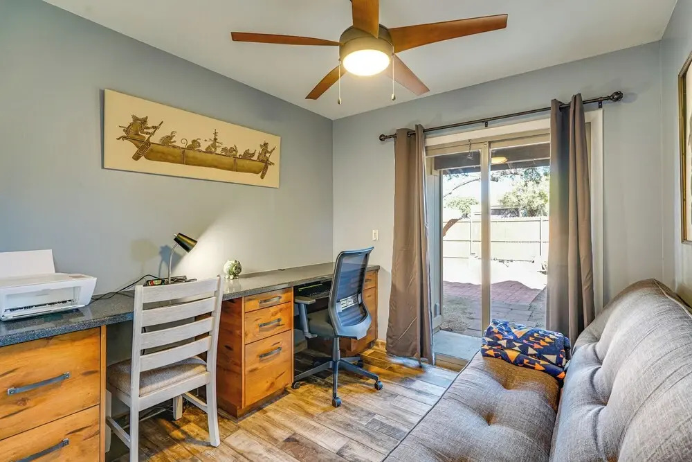 12 Mi to Dtwn Tucson: Tranquil Townhome w/ Office