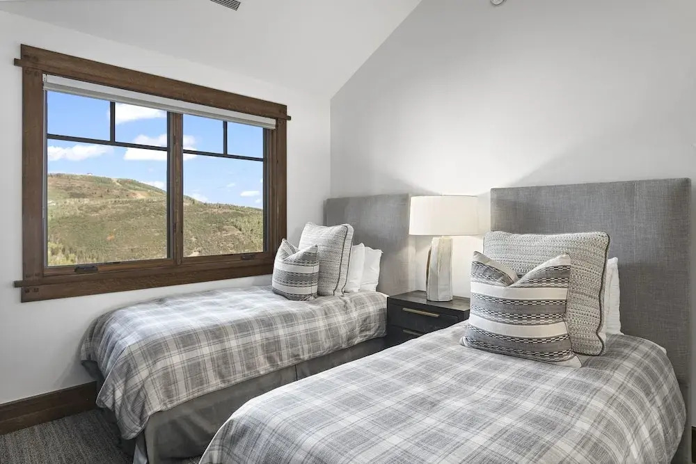 Arrowleaf Lodge at Deer Valley Resort - Two Bedroom Residence #405 2 Condo