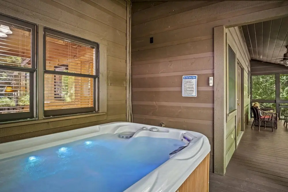 River Lodge 5 Bedroom Home by Redawning