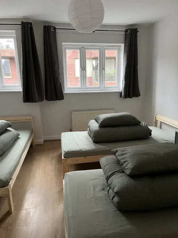 Entire Captivating 2-bed House in Manchester