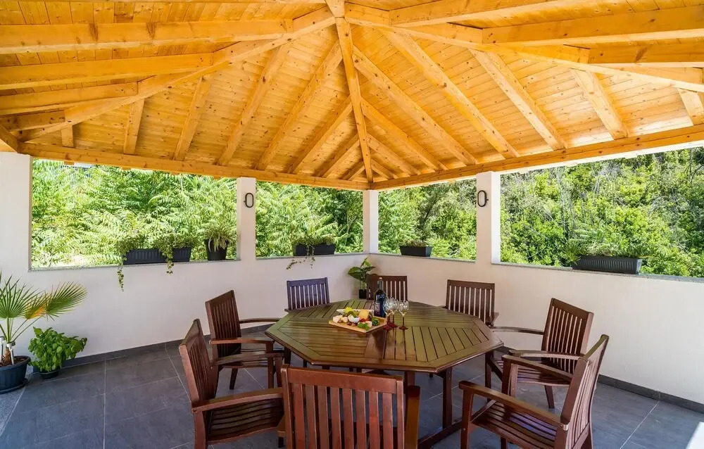 Luxurious Home In Trstenik