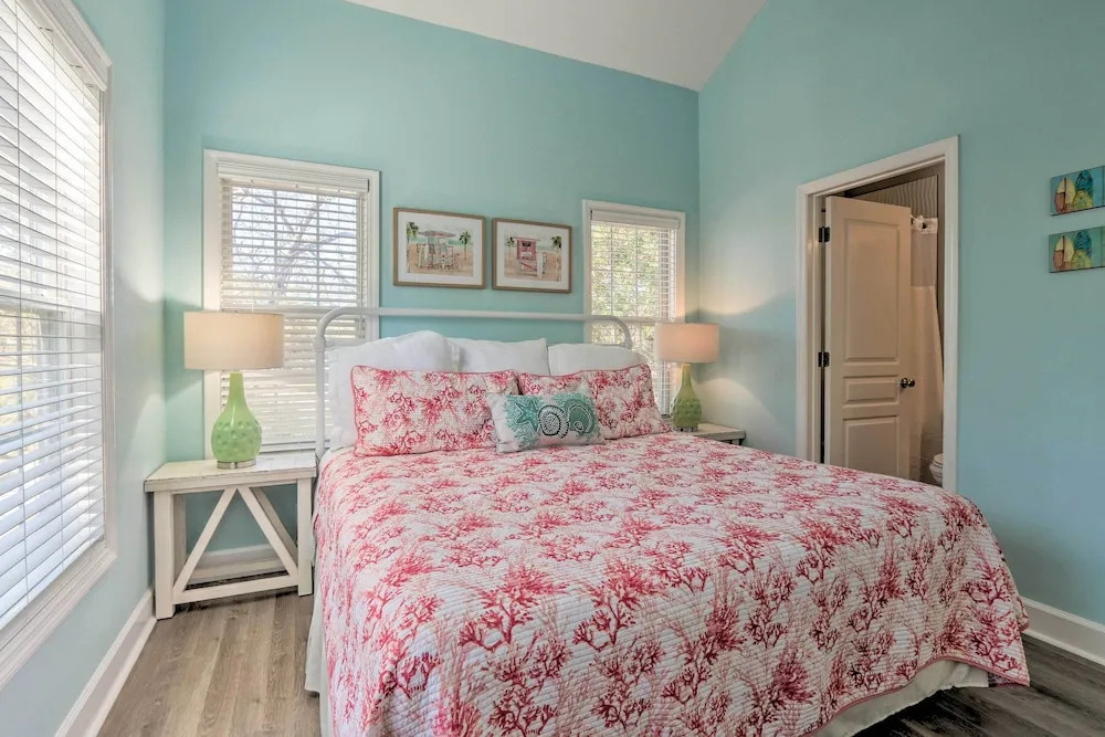 Steps to Sand: Hilton Head Retreat w/ Pool Access!