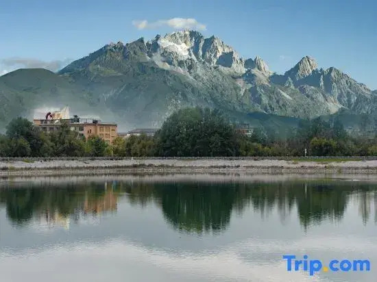 Bamboo Boat Snow Mountain Resort Lijiang Gucheng
