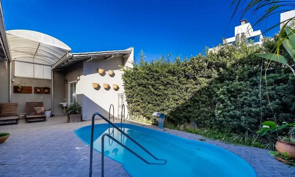2BR House w/ Pool & BBQ in Penha Tzs210