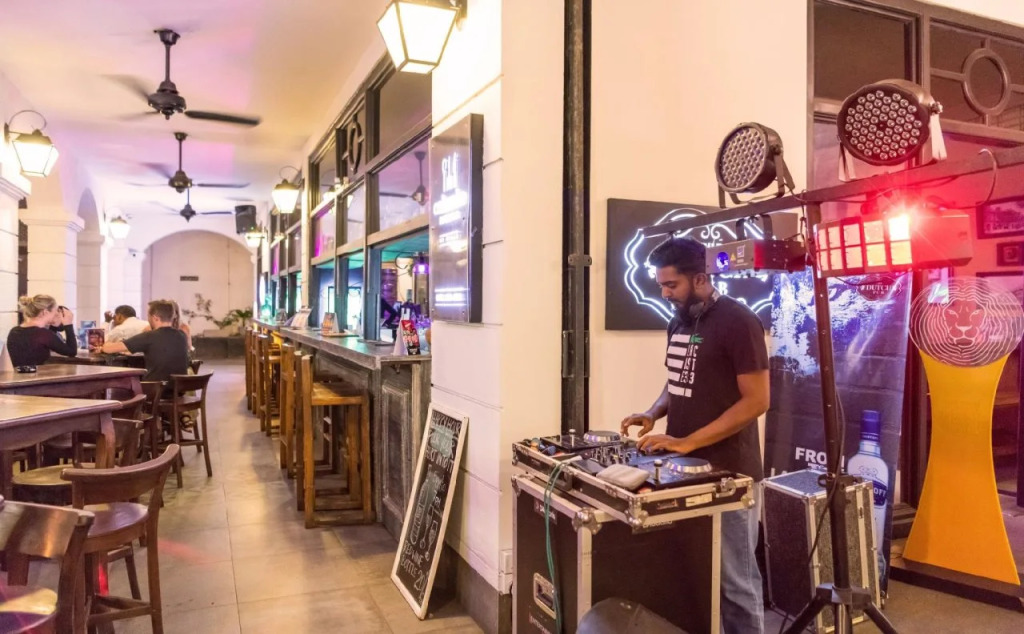 Fairway Colombo - Sri Lankas First Hotel With Robot Technology