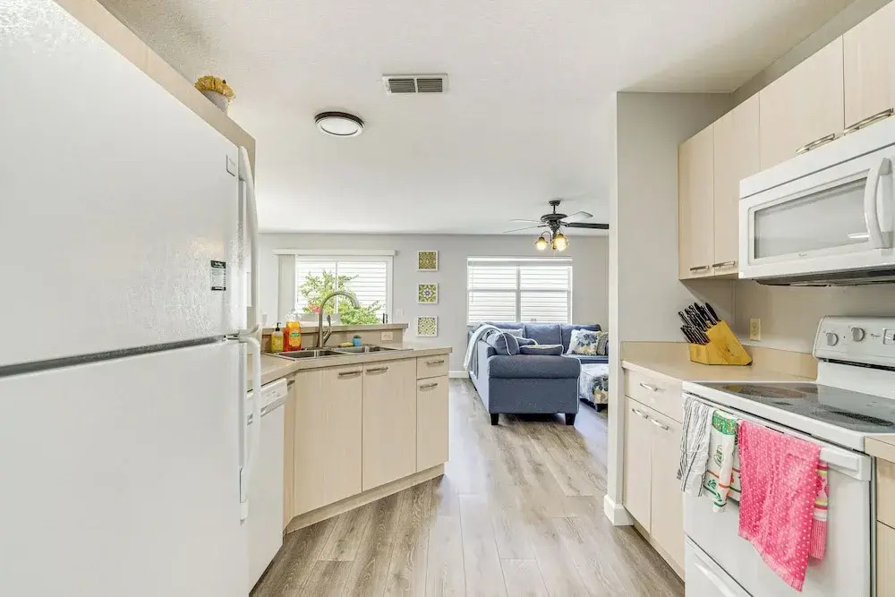 6 Mi to Lake Sumter Landing: Home w/ Perks!