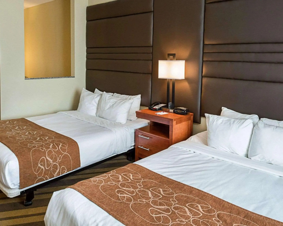 Comfort Suites near Tanger Outlet Mall