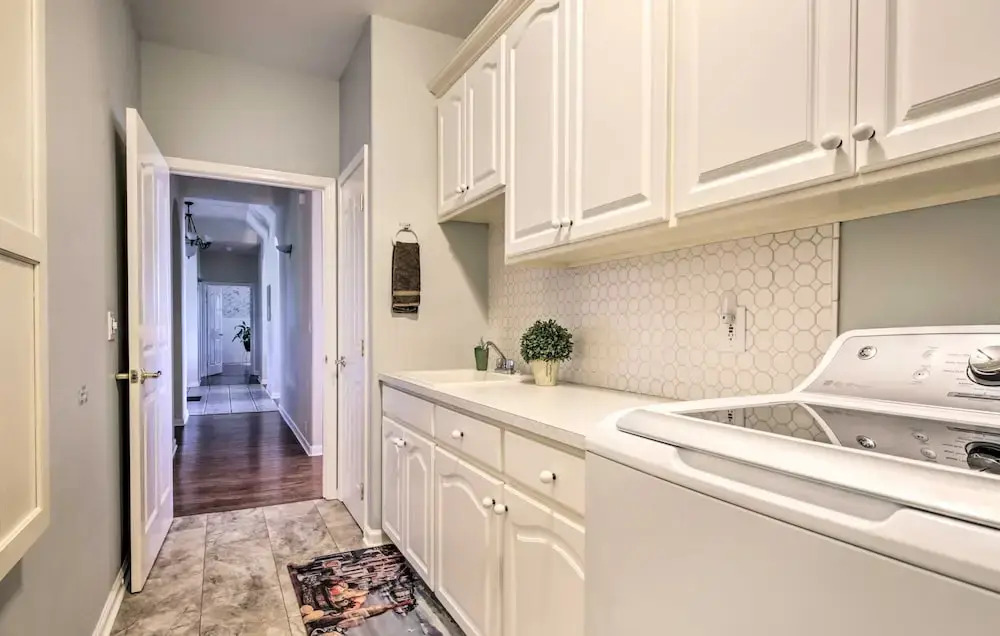 Mcminnville Wine Country Home w/ Hot Tub + Deck