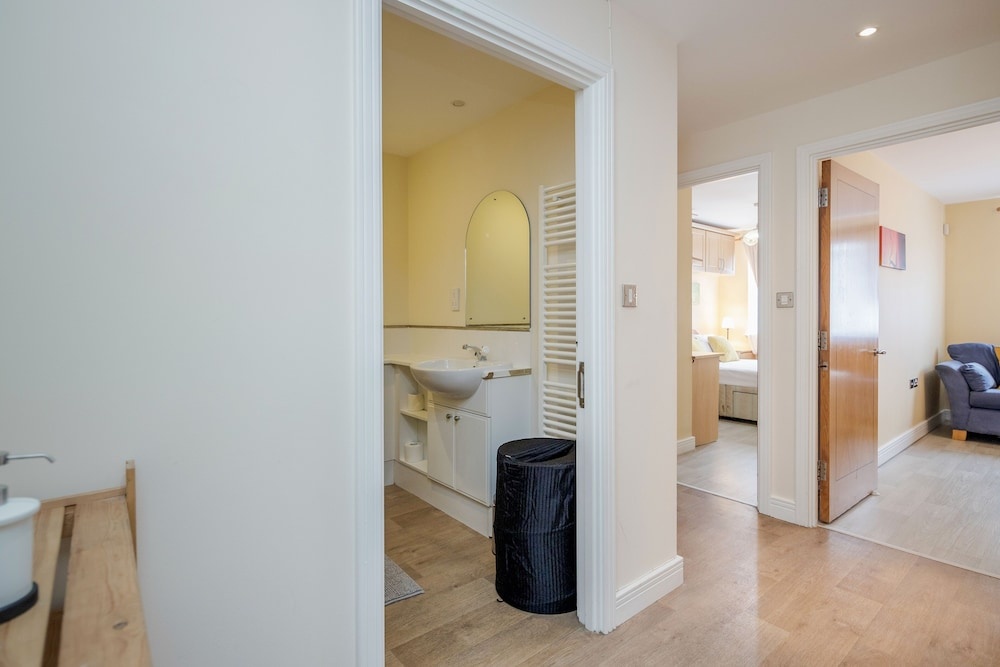 Settlers court - London Docklands East India Quays by ASH Cosy Apartments