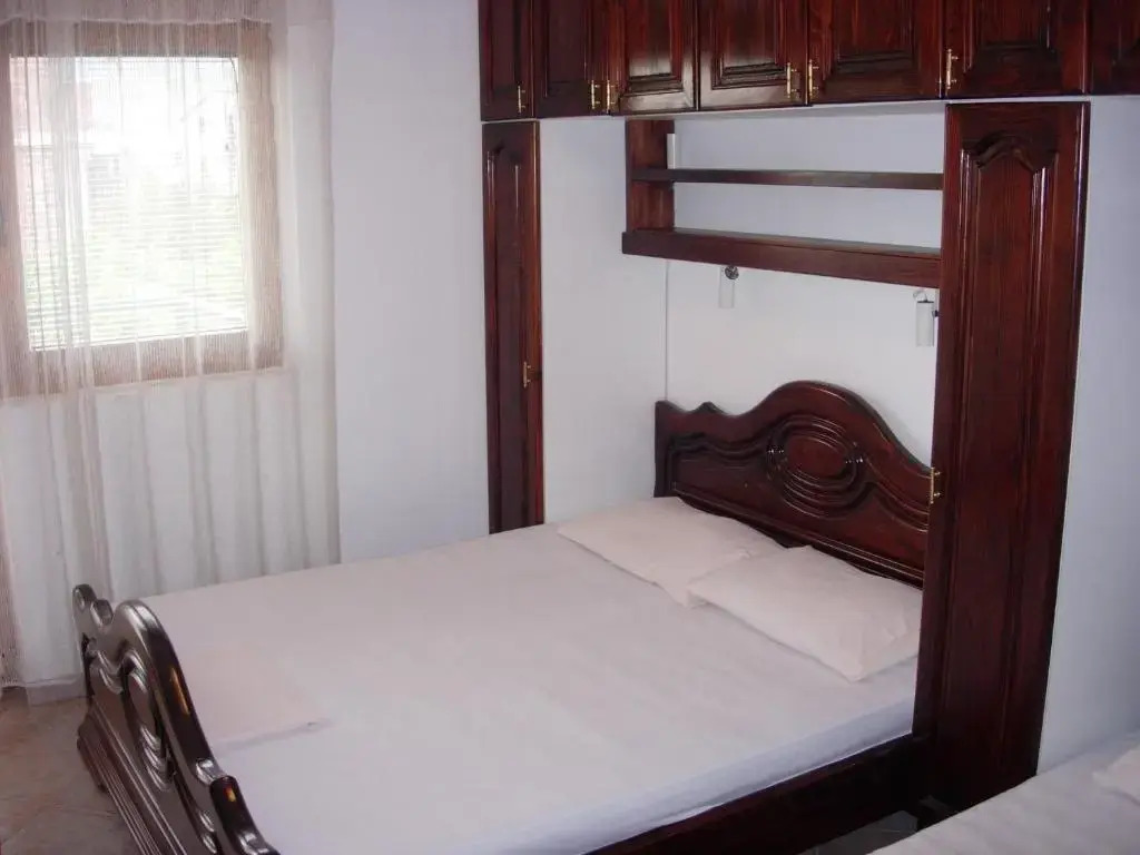 Rooms & Apartments Anka