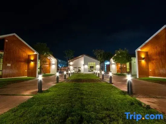 THE O-ZONE AIRPORT Riviera Lodge