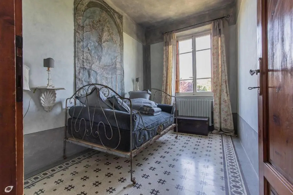 Villa Giardino Lucca heated pool, 2 miles Lucca