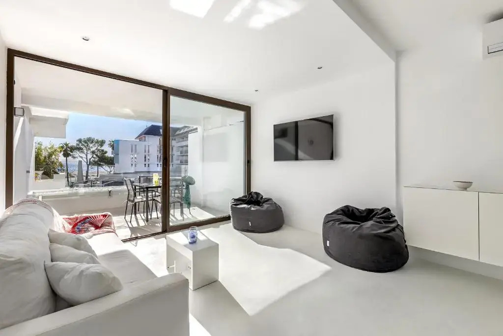Beachfront apartment in Alcudia beach CB 3