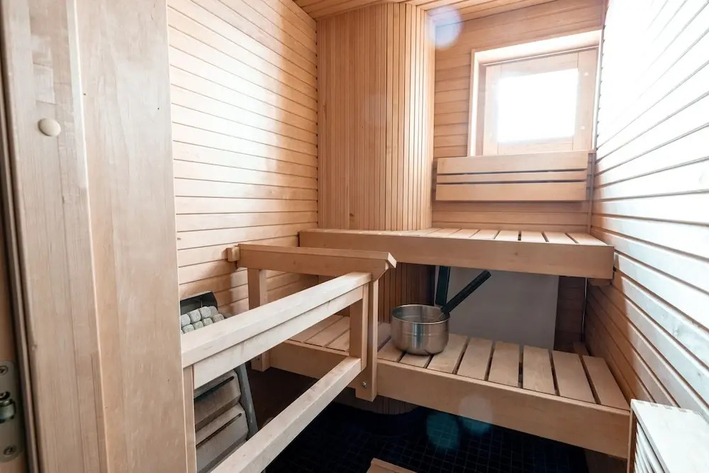 2ndhomes Stylish 1BR Apt w Sauna&Balcony
