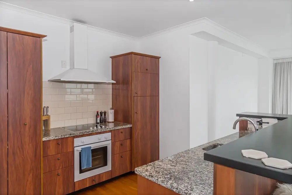 Panoramic Views - 2 Bedroom Sub-Penthouse