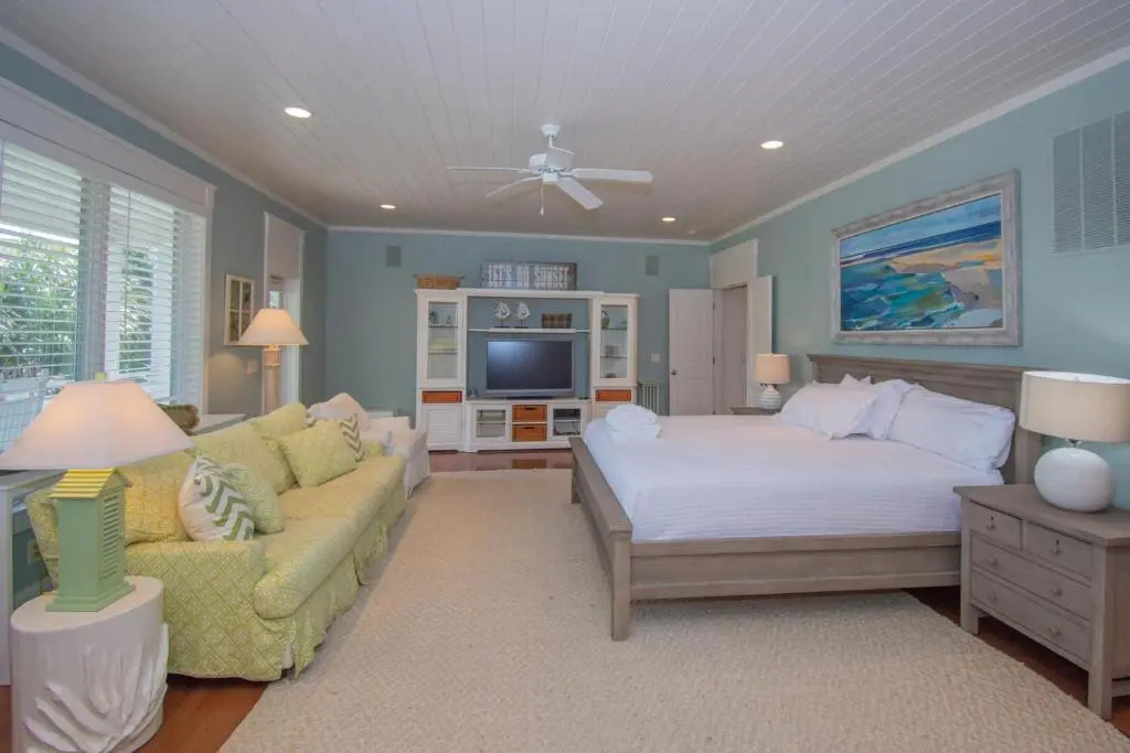 717 Pompano