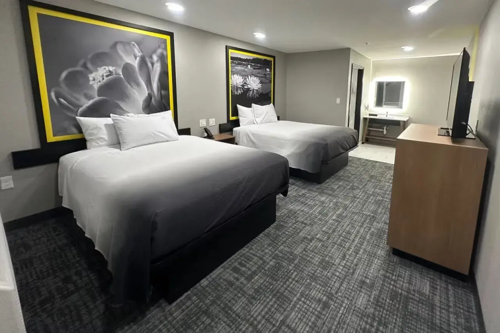 Super 8 BY Wyndham Lubbock Airport