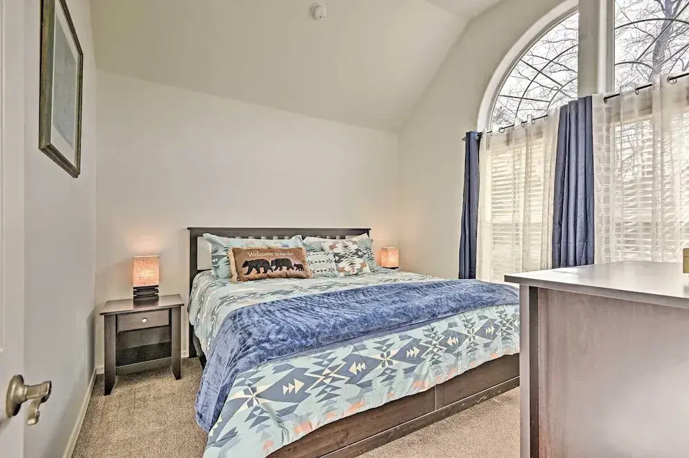 Near Trails, Lakes & Golf: Pinetop Home w/ Deck