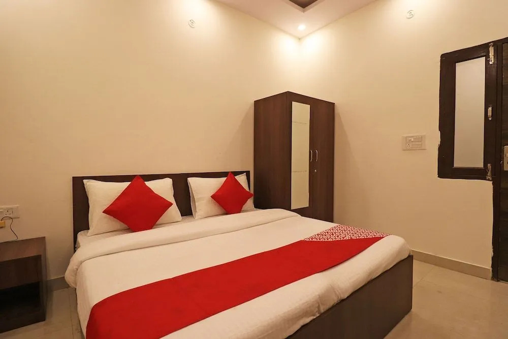 Oyo Flagship 36992 Sidharth Plaza Haiderpur