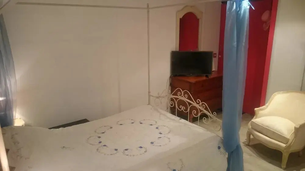 One Bedroom Louis