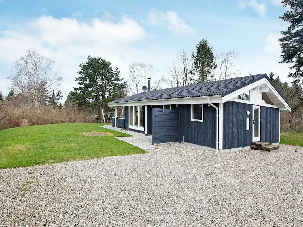 Rustic Holiday Home in Hovedstaden near Sea
