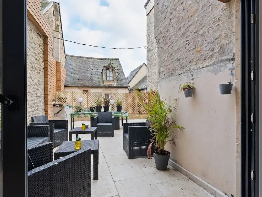 Fascinating Apartment in Bayeux With Communal Terrace/living Room and Kitchen