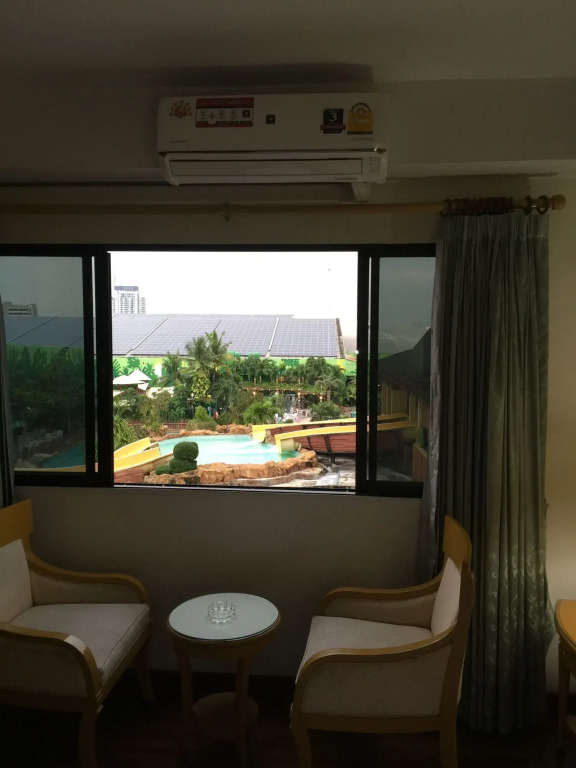 Mall Suites Hotel