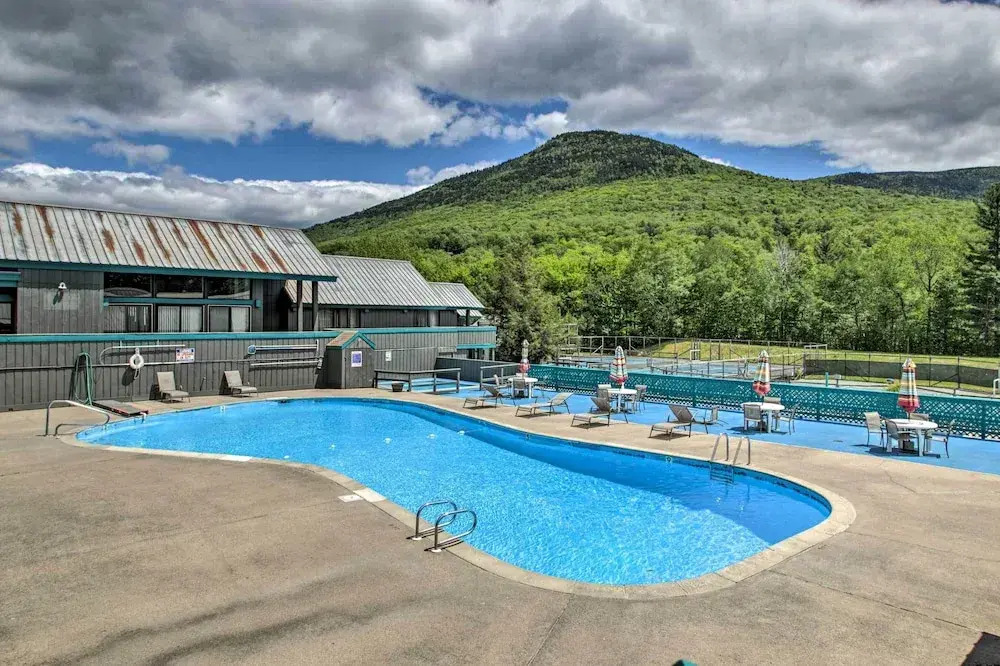 Pet-friendly Loon Mountain Condo w/ Deck + Grill!