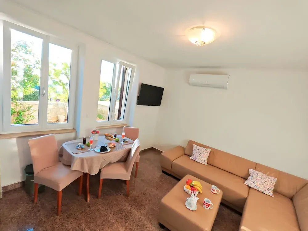 One Bedroom Apartment