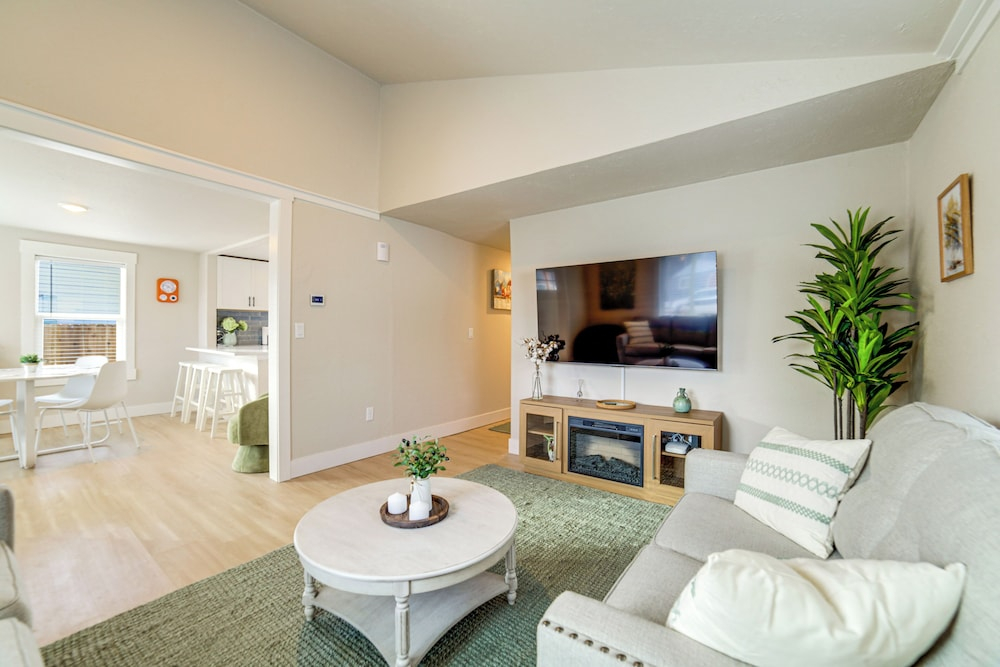 2 Mi to Dtwn Boise! Family Home w/ Deck